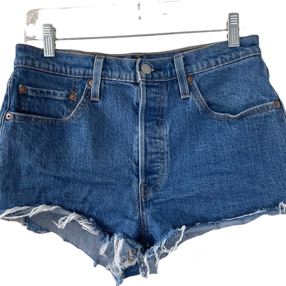 💛💛 4/$25 LEVI’S 501 Button Fly Denim Cut Offs/ W28
